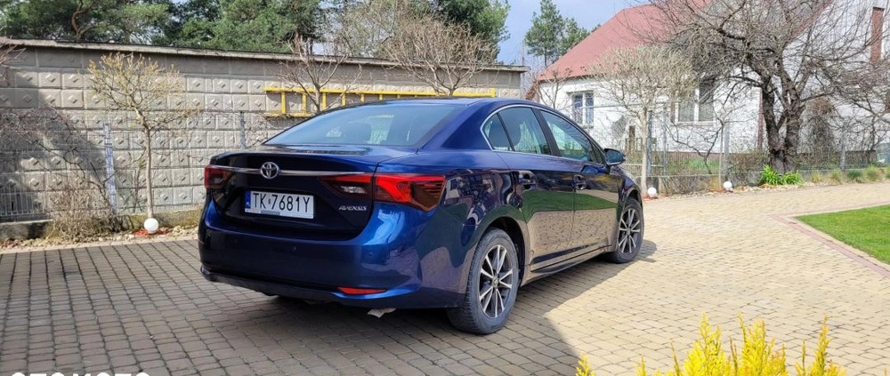 Toyota Avensis cena 52500 przebieg: 158600, rok produkcji 2017 z Kielce małe 106